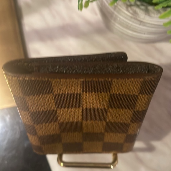 EUC LV Damier Ebene Card Holder - Picture 3 of 7